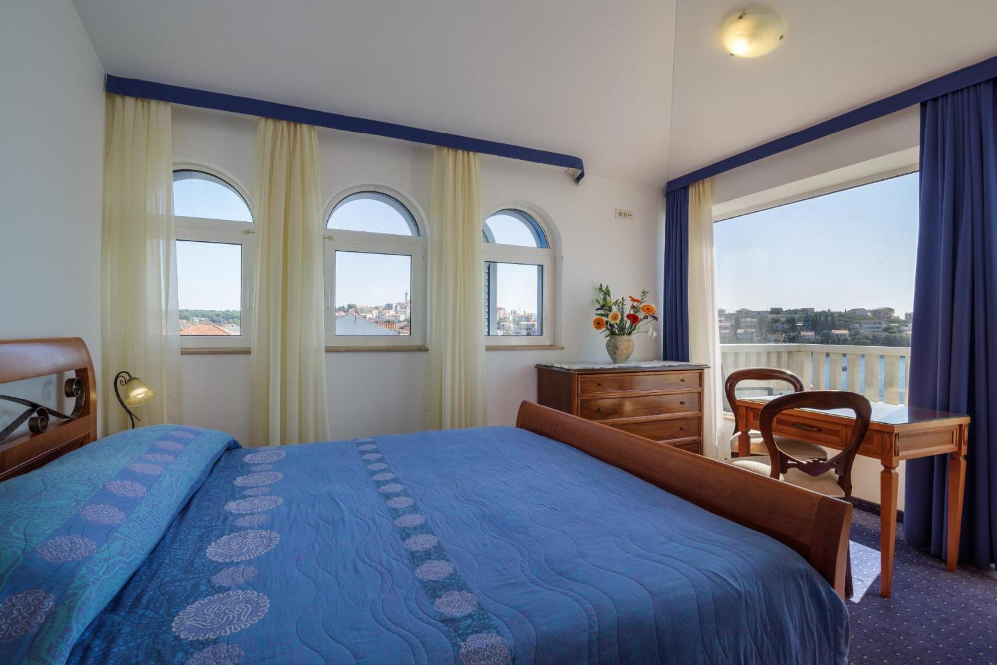 Villa Mediterana Seget Vranjica Phòng bức ảnh