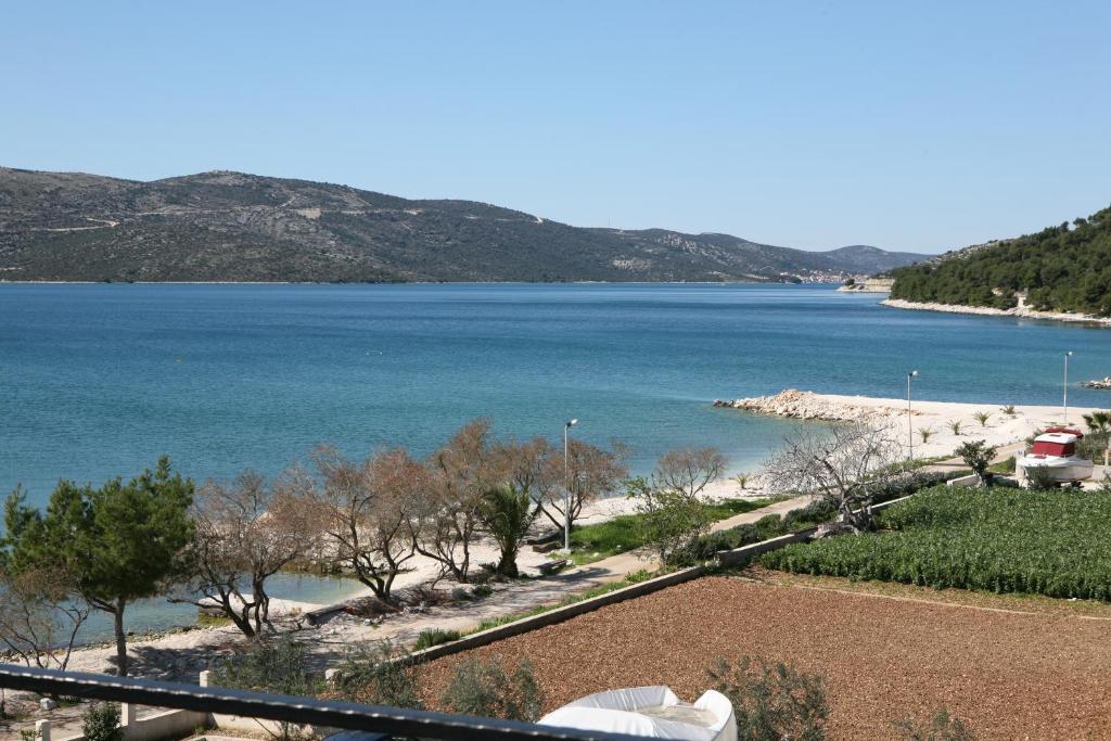 Villa Mediterana Seget Vranjica Phòng bức ảnh