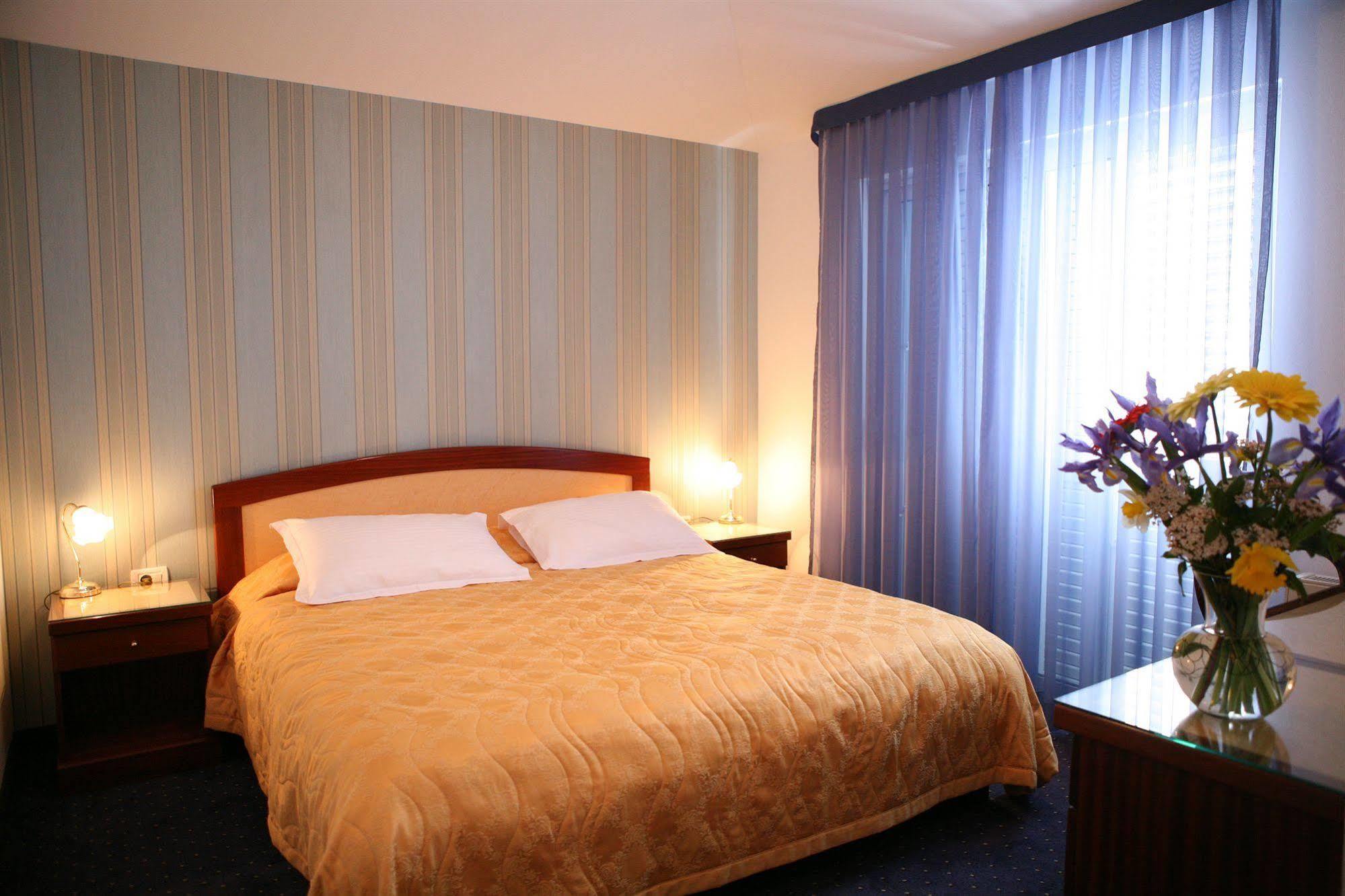 Villa Mediterana Seget Vranjica Ngoại thất bức ảnh